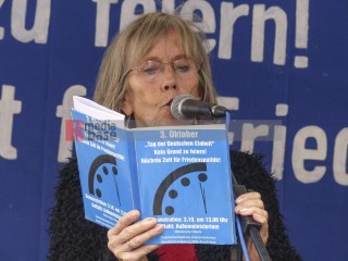 3. Oktober - Höchste Zeit für Friedenspolitik | Rudi Denner/R-mediabase / R-mediabase | <a href=/confor2/?bld=77290&t=d&pst=77258&aid=86&dc=0050&i1=Rudi%20Denner/R-mediabase%20/%20R-mediabase><strong>Download Bild 77290...</strong></a> |