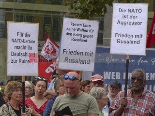 3. Oktober - Höchste Zeit für Friedenspolitik | Rudi Denner/R-mediabase / R-mediabase | <a href=/confor2/?bld=77291&t=d&pst=77258&aid=86&dc=0056&i1=Rudi%20Denner/R-mediabase%20/%20R-mediabase><strong>Download Bild 77291...</strong></a> |