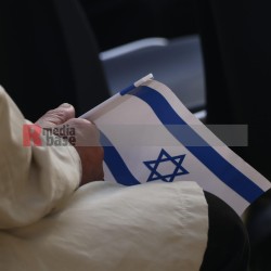 Stand with Israel - Solidaritätskundgebung in Mönchengladbach <i>Bild 77312 Manuela Hillekamps</i><br><a href=/confor2/?bld=77312&pst=77311&aid=613>Download (Anfrage)</a>  /  <a href=/?page_id=77311#jig2>zur Galerie</a>