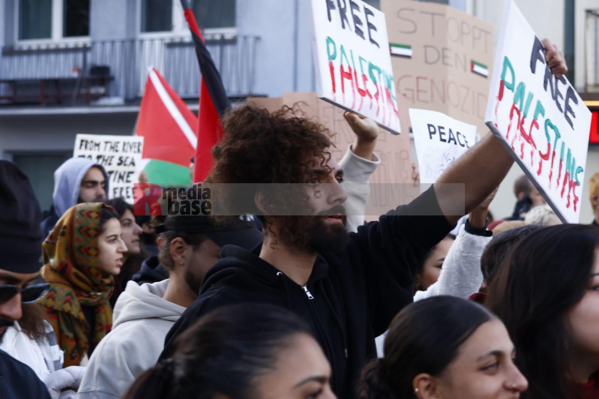 Pro Palästina Demo in Düsseldorf <i>Bild 77411 Manuela Hillekamps</i><br>