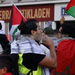 Pro Palästina Demo in Düsseldorf <i>Bild 77425 Manuela Hillekamps</i><br><a href=/confor2/?bld=77425&pst=77400&aid=613>Download (Anfrage)</a>  /  <a href=/?page_id=77400#jig2>zur Galerie</a>