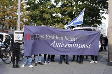 Pro Palästina Demo in Düsseldorf <i>Bild 77440 Manuela Hillekamps</i><br><a href=/confor2/?bld=77440&pst=77400&aid=613>Download (Anfrage)</a>  /  <a href=/?page_id=77400#jig2>zur Galerie</a>