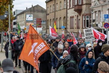 Demonstration gegen den AfD Aufmarsch in Neumünster <i>Bild 77589 uste</i><br><a href=/confor2/?bld=77589&pst=77585&aid=10>Download (Anfrage)</a>  /  <a href=/?page_id=77585#jig2>zur Galerie</a>