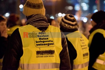 Große Kundgebung: Auf die Straße! gegen die nazistischen Deportationspläne von AfD & Co. | Christian Schneider | <a href=/confor2/?bld=78508&t=d&pst=78488&aid=615&dc=1109&i1=Christian%20Schneider><strong>Download Bild 78508...</strong></a> |
