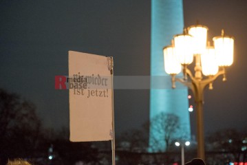Große Kundgebung: Auf die Straße! gegen die nazistischen Deportationspläne von AfD & Co. | Christian Schneider | <a href=/confor2/?bld=78511&t=d&pst=78488&aid=615&dc=1110&i1=Christian%20Schneider><strong>Download Bild 78511...</strong></a> |