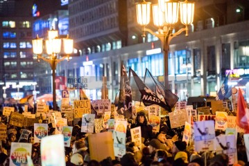 Große Kundgebung: Auf die Straße! gegen die nazistischen Deportationspläne von AfD & Co. | Christian Schneider | <a href=/confor2/?bld=78553&t=d&pst=78488&aid=615&dc=1127&i1=Christian%20Schneider><strong>Download Bild 78553...</strong></a> |