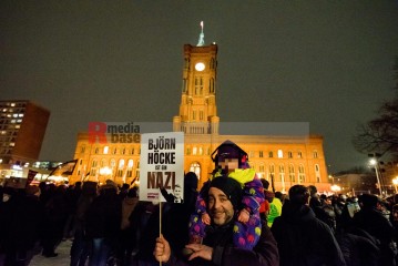 Große Kundgebung: Auf die Straße! gegen die nazistischen Deportationspläne von AfD & Co. | Christian Schneider | <a href=/confor2/?bld=78528&t=d&pst=78488&aid=615&dc=1121&i1=Christian%20Schneider><strong>Download Bild 78528...</strong></a> |