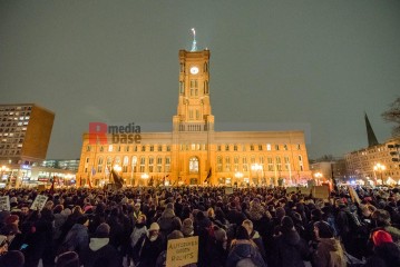 Große Kundgebung: Auf die Straße! gegen die nazistischen Deportationspläne von AfD & Co. | Christian Schneider | <a href=/confor2/?bld=78552&t=d&pst=78488&aid=615&dc=1127&i1=Christian%20Schneider><strong>Download Bild 78552...</strong></a> |