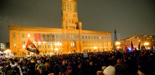 Große Kundgebung: Auf die Straße! gegen die nazistischen Deportationspläne von AfD & Co. | Christian Schneider | <a href=/confor2/?bld=78534&t=d&pst=78488&aid=615&dc=1122&i1=Christian%20Schneider><strong>Download Bild 78534...</strong></a> |