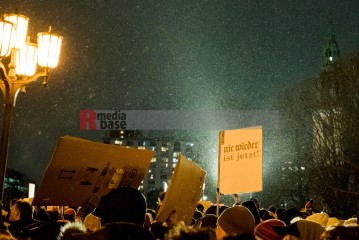 Große Kundgebung: Auf die Straße! gegen die nazistischen Deportationspläne von AfD & Co. | Christian Schneider | <a href=/confor2/?bld=78533&t=d&pst=78488&aid=615&dc=1122&i1=Christian%20Schneider><strong>Download Bild 78533...</strong></a> |