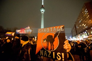 Große Kundgebung: Auf die Straße! gegen die nazistischen Deportationspläne von AfD & Co. | Christian Schneider | <a href=/confor2/?bld=78537&t=d&pst=78488&aid=615&dc=1123&i1=Christian%20Schneider><strong>Download Bild 78537...</strong></a> |