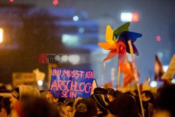 Große Kundgebung: Auf die Straße! gegen die nazistischen Deportationspläne von AfD & Co. | Christian Schneider | <a href=/confor2/?bld=78541&t=d&pst=78488&aid=615&dc=1125&i1=Christian%20Schneider><strong>Download Bild 78541...</strong></a> |