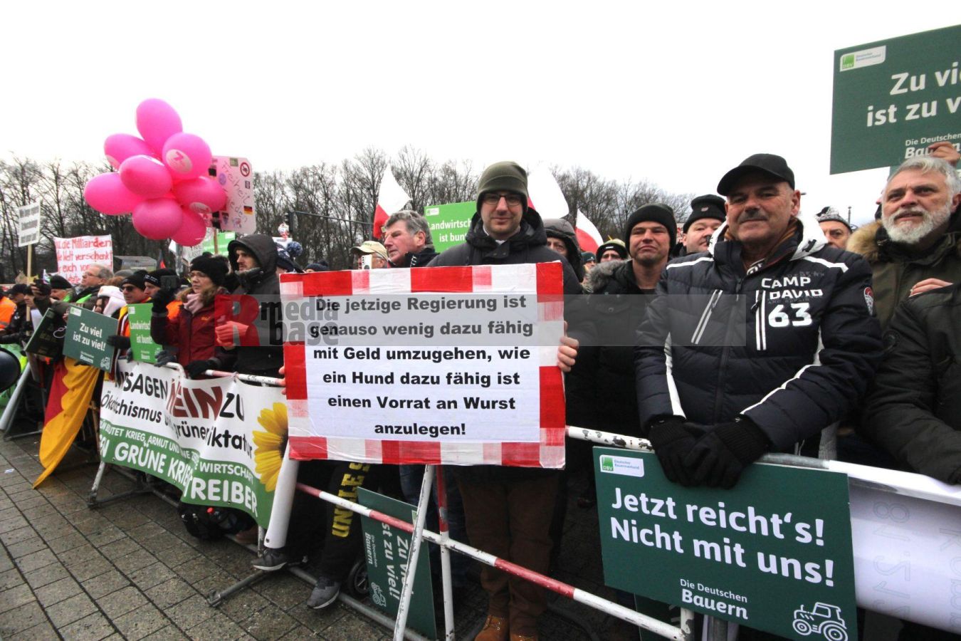 Bauernprotest in Berlin <i>Bild Denner/R-mediabase</i> <br><a href=/confor2/?bld=79006&pst=78995&aid=86&i1=Denner/R-mediabase>Download Bild 79006</a>  <br><a href=/?p=78995>Zum Beitrag 78995</a>