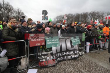 Bauernprotest in Berlin <i>Bild Denner/R-mediabase</i> <br><a href=/confor2/?bld=79010&pst=78995&aid=86&i1=Denner/R-mediabase>Download Bild 79010</a>  <br><a href=/?p=78995>Zum Beitrag 78995</a>