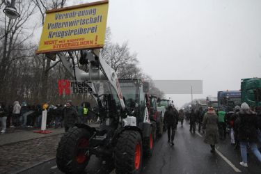 Bauernprotest in Berlin <i>Bild Denner/R-mediabase</i> <br><a href=/confor2/?bld=79020&pst=78995&aid=86&i1=Denner/R-mediabase>Download Bild 79020</a>  <br><a href=/?p=78995>Zum Beitrag 78995</a>