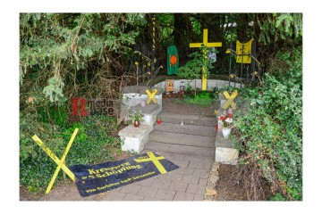 Die „Eibenkapelle“ am Ortseingang von Lützerath, die durch die Initiative „Die Kirche(n) im Dorf lassen“ genutzt wurde. | Slawiczek/R-mediabase / R-mediabase | <a href=/confor2/?bld=78308&t=r&pst=78214&aid=20&dc=1150&i1=Slawiczek/R-mediabase%20/%20R-mediabase>Anfrage Bildnr: 78308</a>  |