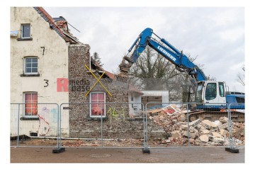 Parallel zu Räumung wird der Hof von Eckard Heukamp abgerissen | Perschke / R-mediabase | <a href=/confor2/?bld=78318&t=r&pst=78214&aid=71&dc=1716&i1=Perschke%20/%20R-mediabase>Anfrage Bildnr: 78318</a>  |