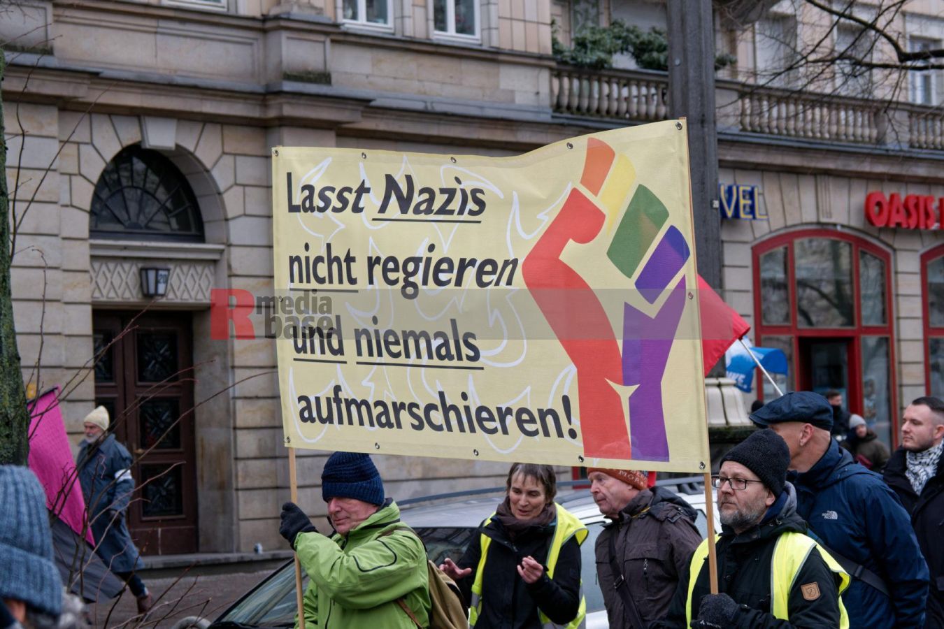 Transparent: Lasst Nazis nicht regieren und niemals aufmarschieren <i>Bild Ernst Wilhelm Grüter/R-Mediabase 2024</i><br><a href=/confor2/?bld=78799&pst=78679&aid=594&i1=anfragen/R-mediabase>Download Bild 78799</a>  <br><a href=/?p=78679>Zum Beitrag 78679</a>