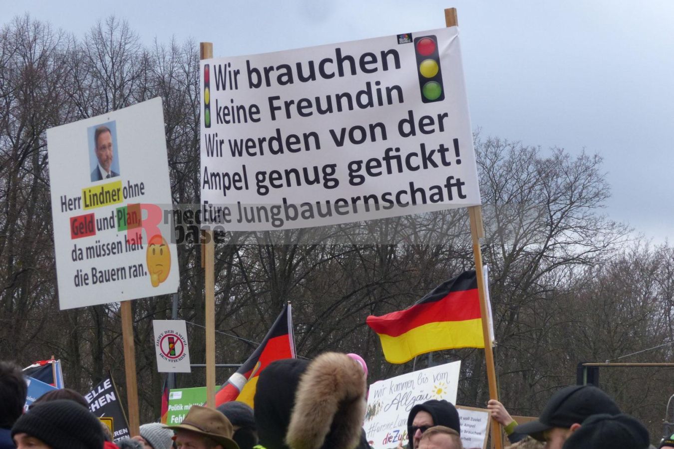 Bauernprotest in Berlin <i>Bild Denner/R-mediabase</i> <br><a href=/confor2/?bld=79030&pst=78995&aid=86&i1=Denner/R-mediabase>Download Bild 79030</a>  <br><a href=/?p=78995>Zum Beitrag 78995</a>