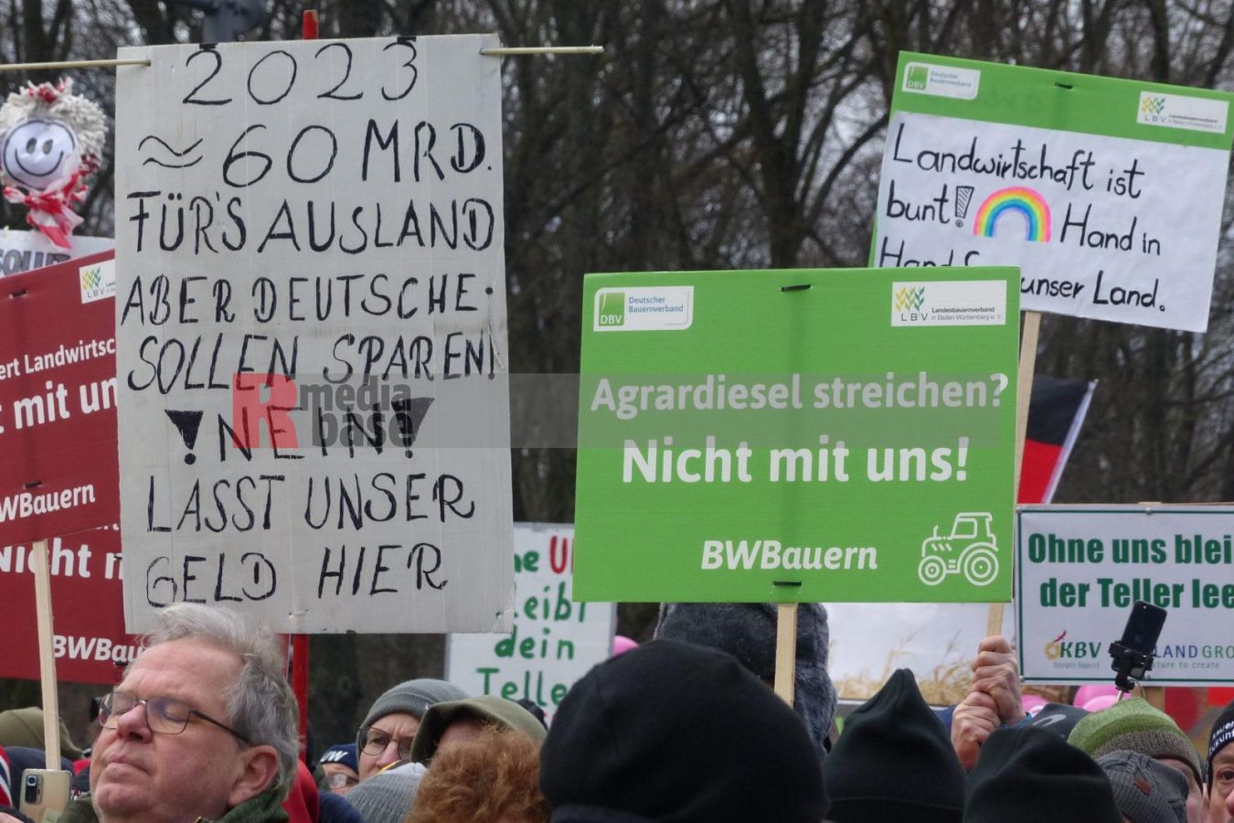 Bauernprotest in Berlin <i>Bild Denner/R-mediabase</i> <br><a href=/confor2/?bld=79031&pst=78995&aid=86&i1=Denner/R-mediabase>Download Bild 79031</a>  <br><a href=/?p=78995>Zum Beitrag 78995</a>