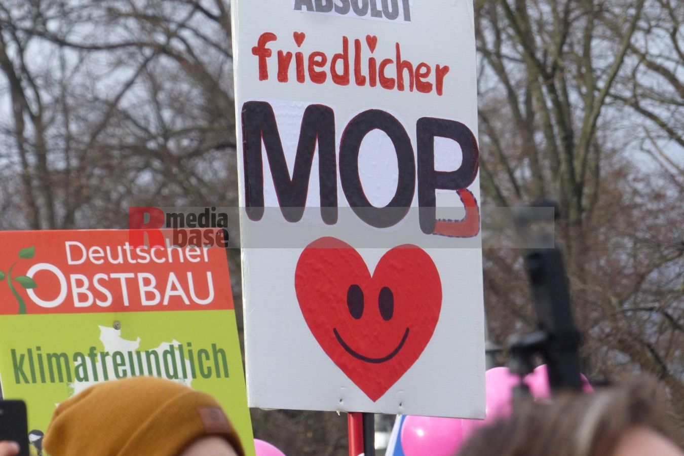Bauernprotest in Berlin <i>Bild Denner/R-mediabase</i> <br><a href=/confor2/?bld=79033&pst=78995&aid=86&i1=Denner/R-mediabase>Download Bild 79033</a>  <br><a href=/?p=78995>Zum Beitrag 78995</a>