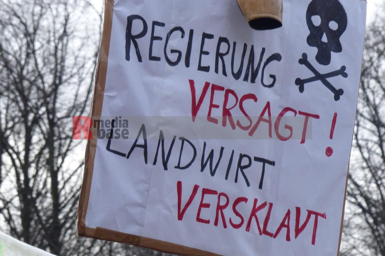 Bauernprotest in Berlin <i>Bild Denner/R-mediabase</i> <br><a href=/confor2/?bld=79036&pst=78995&aid=86&i1=Denner/R-mediabase>Download Bild 79036</a>  <br><a href=/?p=78995>Zum Beitrag 78995</a>