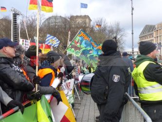Bauernprotest in Berlin <i>Bild Denner/R-mediabase</i> <br><a href=/confor2/?bld=79040&pst=78995&aid=86&i1=Denner/R-mediabase>Download Bild 79040</a>  <br><a href=/?p=78995>Zum Beitrag 78995</a>