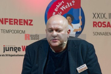 Mumien. Kantate für Rockband - Mit der Axt, nicht dem Degen - Floh de Cologne - Sebastian Köpcke | grueter/r-mediabase / R-mediabase | <a href=/confor2/?bld=78648&t=d&pst=78611&aid=575&dc=1542&i1=grueter/r-mediabase%20/%20R-mediabase><strong>Download Bild 78648...</strong></a>  |