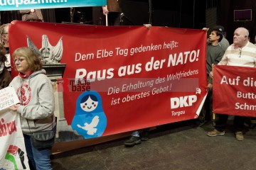 Manifestation für einen gerechten Frieden in Nahost - Raus aus der Nato - DKP Torgau | grueter/r-mediabase / R-mediabase | <a href=/confor2/?bld=78652&t=d&pst=78611&aid=575&dc=1618&i1=grueter/r-mediabase%20/%20R-mediabase><strong>Download Bild 78652...</strong></a>  |
