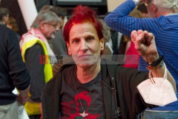 Teilnehmerin der Rosa Luxemburg Konferenz | grueter/r-mediabase / R-mediabase | <a href=/confor2/?bld=78662&t=d&pst=78611&aid=575&dc=1646&i1=grueter/r-mediabase%20/%20R-mediabase><strong>Download Bild 78662...</strong></a>  |