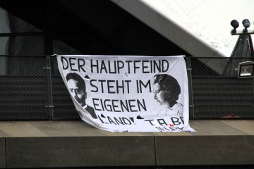 Der Hauptfeind steht im eigenen Land | Rudi Denner/R-mediabase / R-mediabase | <a href=/confor2/?bld=79187&t=d&pst=&aid=86&dc=1150&i1=Rudi%20Denner/R-mediabase%20/%20R-mediabase><strong>Download Bild 79187...</strong></a>  |