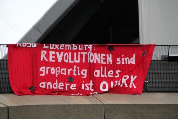 Revolutionen sind großartig | Rudi Denner/R-mediabase / R-mediabase | <a href=/confor2/?bld=79188&t=d&pst=&aid=86&dc=1150&i1=Rudi%20Denner/R-mediabase%20/%20R-mediabase><strong>Download Bild 79188...</strong></a>  |