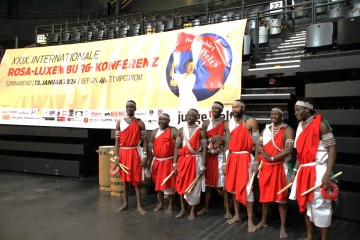 Die Ingoma-Trommelgruppe aus Berlin/Burundi | Rudi Denner/R-mediabase / R-mediabase | <a href=/confor2/?bld=79196&t=d&pst=&aid=86&dc=1210&i1=Rudi%20Denner/R-mediabase%20/%20R-mediabase><strong>Download Bild 79196...</strong></a>  |