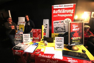 Informationsstand der Jungen Welt | Rudi Denner/R-mediabase / R-mediabase | <a href=/confor2/?bld=79208&t=d&pst=&aid=86&dc=1423&i1=Rudi%20Denner/R-mediabase%20/%20R-mediabase><strong>Download Bild 79208...</strong></a>  |