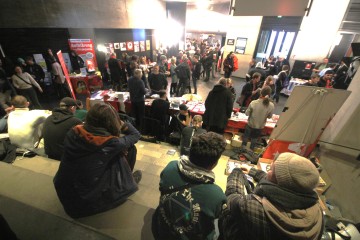 Infostände im Foyer des Tempodroms | Rudi Denner/R-mediabase / R-mediabase | <a href=/confor2/?bld=79206&t=d&pst=&aid=86&dc=1410&i1=Rudi%20Denner/R-mediabase%20/%20R-mediabase><strong>Download Bild 79206...</strong></a>  |