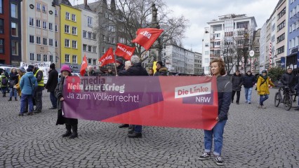Friedensdemo in Köln | jovofoto / R-mediabase | <a href=/confor2/?bld=80679&t=d&pst=80673&aid=23&dc=1455&i1=jovofoto%20/%20R-mediabase><strong>Download Bild 80679...</strong></a> |