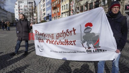 Friedensdemo Köln | jovofoto / R-mediabase | <a href=/confor2/?bld=80699&t=d&pst=80673&aid=23&dc=1528&i1=jovofoto%20/%20R-mediabase><strong>Download Bild 80699...</strong></a> |