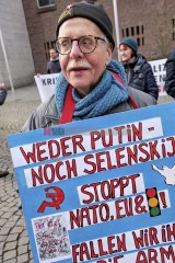 Friedensdemo in Köln | jovofoto / R-mediabase | <a href=/confor2/?bld=80722&t=d&pst=80673&aid=23&dc=1402&i1=jovofoto%20/%20R-mediabase><strong>Download Bild 80722...</strong></a> |