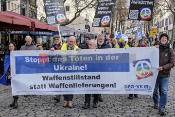 Friedensdemo in Köln | jovofoto / R-mediabase | <a href=/confor2/?bld=80729&t=d&pst=80673&aid=23&dc=1530&i1=jovofoto%20/%20R-mediabase><strong>Download Bild 80729...</strong></a> |