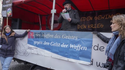 Friedensdemo in Köln | jovofoto / R-mediabase | <a href=/confor2/?bld=80739&t=d&pst=80673&aid=23&dc=1719&i1=jovofoto%20/%20R-mediabase><strong>Download Bild 80739...</strong></a> |