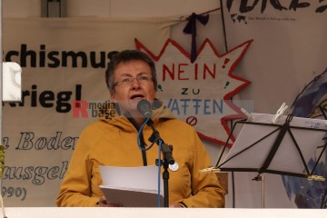 Ostermarsch 2024 - Kundgebung am Samstag, 30. März in Köln | Manuela Hillekamps | <a href=/confor2/?bld=81325&t=d&pst=81299&aid=613&dc=1218&i1=Manuela%20Hillekamps><strong>Download Bild 81325...</strong></a> |