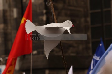 Ostermarsch 2024 - Kundgebung am Samstag, 30. März in Köln | Manuela Hillekamps | <a href=/confor2/?bld=81327&t=d&pst=81299&aid=613&dc=1227&i1=Manuela%20Hillekamps><strong>Download Bild 81327...</strong></a> |