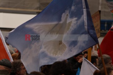 Ostermarsch 2024 - Kundgebung am Samstag, 30. März in Köln | Manuela Hillekamps | <a href=/confor2/?bld=81328&t=d&pst=81299&aid=613&dc=1235&i1=Manuela%20Hillekamps><strong>Download Bild 81328...</strong></a> |