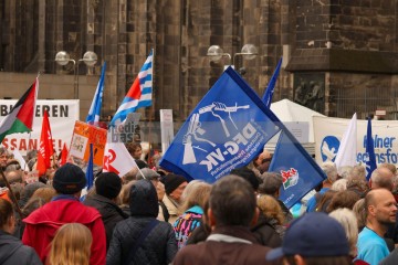 Ostermarsch 2024 - Kundgebung am Samstag, 30. März in Köln | Manuela Hillekamps | <a href=/confor2/?bld=81330&t=d&pst=81299&aid=613&dc=1236&i1=Manuela%20Hillekamps><strong>Download Bild 81330...</strong></a> |
