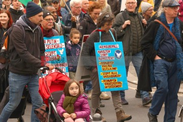 Ostermarsch 2024 - Kundgebung am Samstag, 30. März in Köln | Manuela Hillekamps | <a href=/confor2/?bld=81336&t=d&pst=81299&aid=613&dc=1323&i1=Manuela%20Hillekamps><strong>Download Bild 81336...</strong></a> |