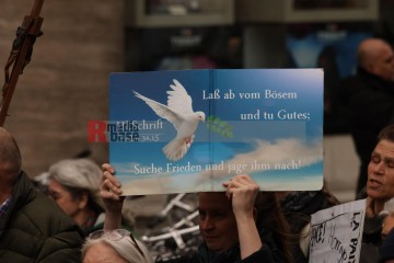 Ostermarsch 2024 - Kundgebung am Samstag, 30. März in Köln | Manuela Hillekamps | <a href=/confor2/?bld=81339&t=d&pst=81299&aid=613&dc=1334&i1=Manuela%20Hillekamps><strong>Download Bild 81339...</strong></a> |