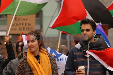 Ostermarsch 2024 - Kundgebung am Samstag, 30. März in Köln | Manuela Hillekamps | <a href=/confor2/?bld=81344&t=d&pst=81299&aid=613&dc=1335&i1=Manuela%20Hillekamps><strong>Download Bild 81344...</strong></a> |