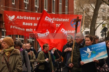 Ostermarsch 2024 - Kundgebung am Samstag, 30. März in Köln | Manuela Hillekamps | <a href=/confor2/?bld=81349&t=d&pst=81299&aid=613&dc=1358&i1=Manuela%20Hillekamps><strong>Download Bild 81349...</strong></a> |