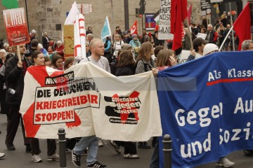 Ostermarsch 2024 - Kundgebung am Samstag, 30. März in Köln | Manuela Hillekamps | <a href=/confor2/?bld=81309&t=d&pst=81299&aid=613&dc=1423&i1=Manuela%20Hillekamps><strong>Download Bild 81309...</strong></a> |