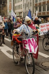 Ostermarsch 2024 - Kundgebung am Samstag, 30. März in Köln | Manuela Hillekamps | <a href=/confor2/?bld=81311&t=d&pst=81299&aid=613&dc=1438&i1=Manuela%20Hillekamps><strong>Download Bild 81311...</strong></a> |